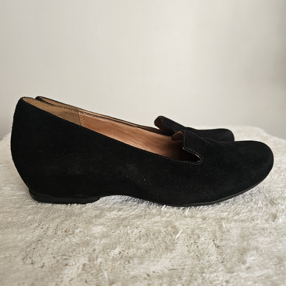 Clarks Artisan Concert Jazz black suede slip-on loafers. Size 7